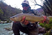  Captura de Pesca con Mosca de Trucha marmorata por Lesly Janssen – Fly dreamers