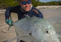 Black Fly Eyes Flyfishing 's Fly-fishing Picture of a Giant Trevally | Fly dreamers 