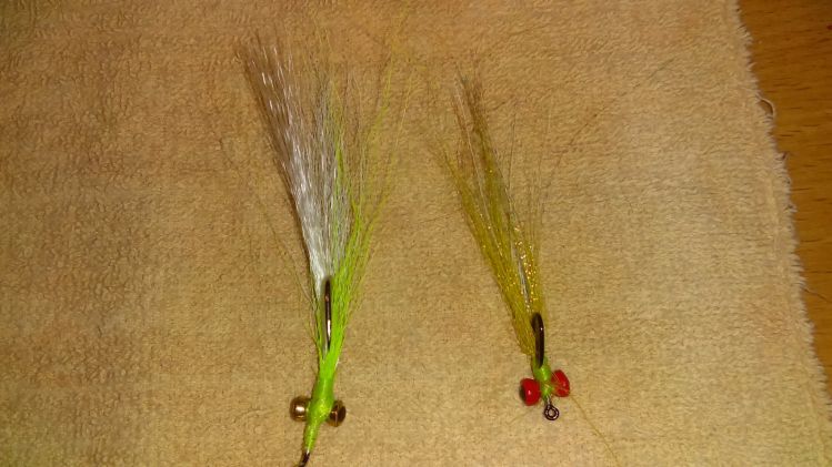 A couple of flies i tied today, the smaller fly is on a #8 Owner circle hook, and the other on a #3 hook i think