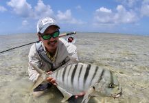  Fotografía de Pesca con Mosca de Golden Trevally por Brandon Leong | Fly dreamers