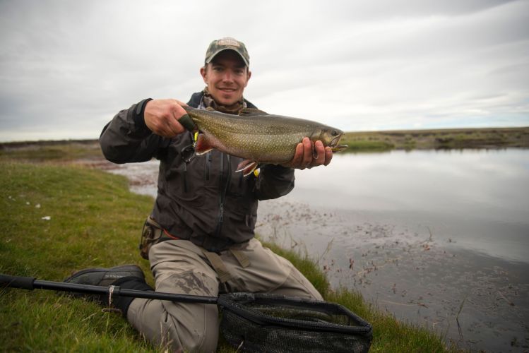 After some casts and watching these tanks in deeper water Berndt got a nice one! ( <a href="https://www.flydreamers.com/dl/the-route-of-the-spring-creeks">https://www.flydreamers.com/dl/the-route-of-the-spring-creeks</a> )