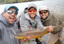  Situación de Pesca con Mosca de Trucha marrón – Imagen por Matapiojo  Lodge en Fly dreamers