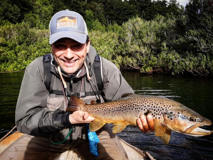 Pato Guerra con una linda marrón.
Fifty Club (58cm)
Matapiojo Lodge 
#chile #patagonia #matapiojolodge #flyfishing #flyfishingnation #flyfishingaddict #flyfishinglife #patagoniaflyfishing #fiftyclub 